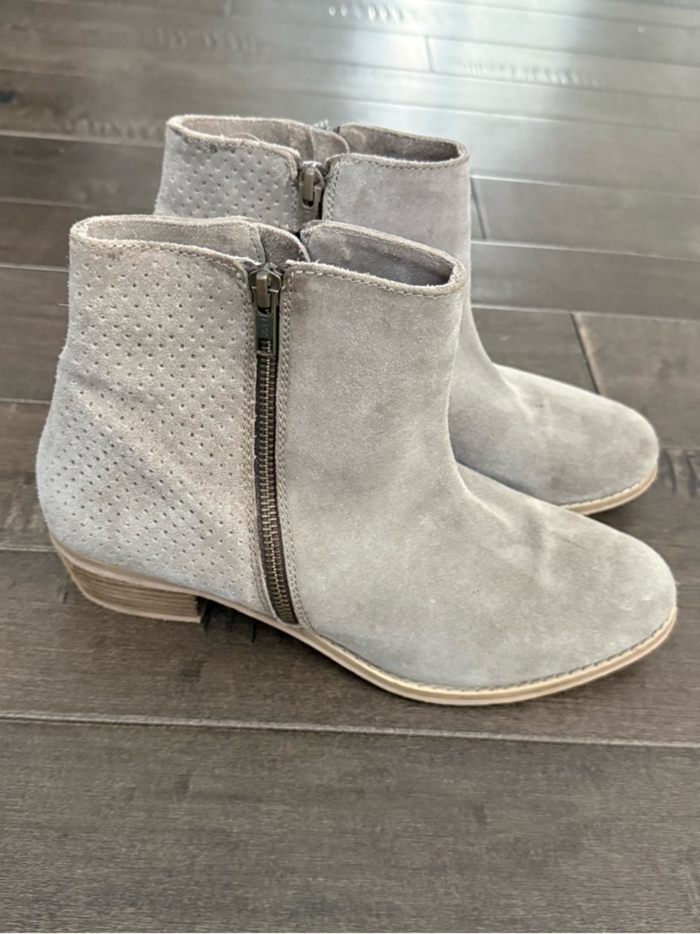 Diba Suede Light Gray Ankle Boots with Side Zipper Booties 9 Leather
